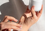 Какой крем для рук увлажнит кожу и поможет избавиться от пигментации